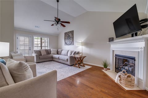 Spacious townhouse near the MET and Finley Center!