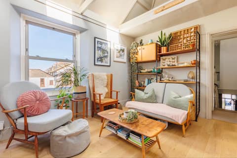 Popular Airbnb listing: Florence Terrace, Chic & Coastal in Falmouth