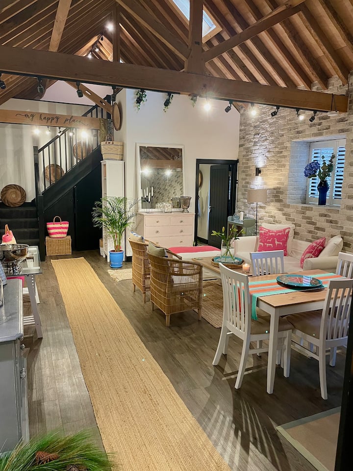 The Pink Barn - Watford