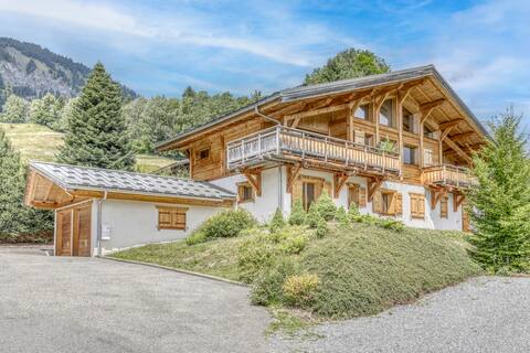 Luxury chalet, mountain view, 3 min from Megève.