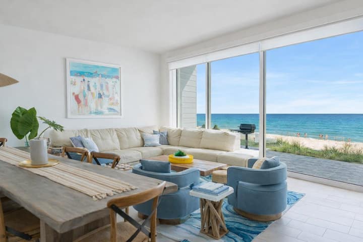 Beachfront Destin Retreat | Rooftop Pool | Slps 16