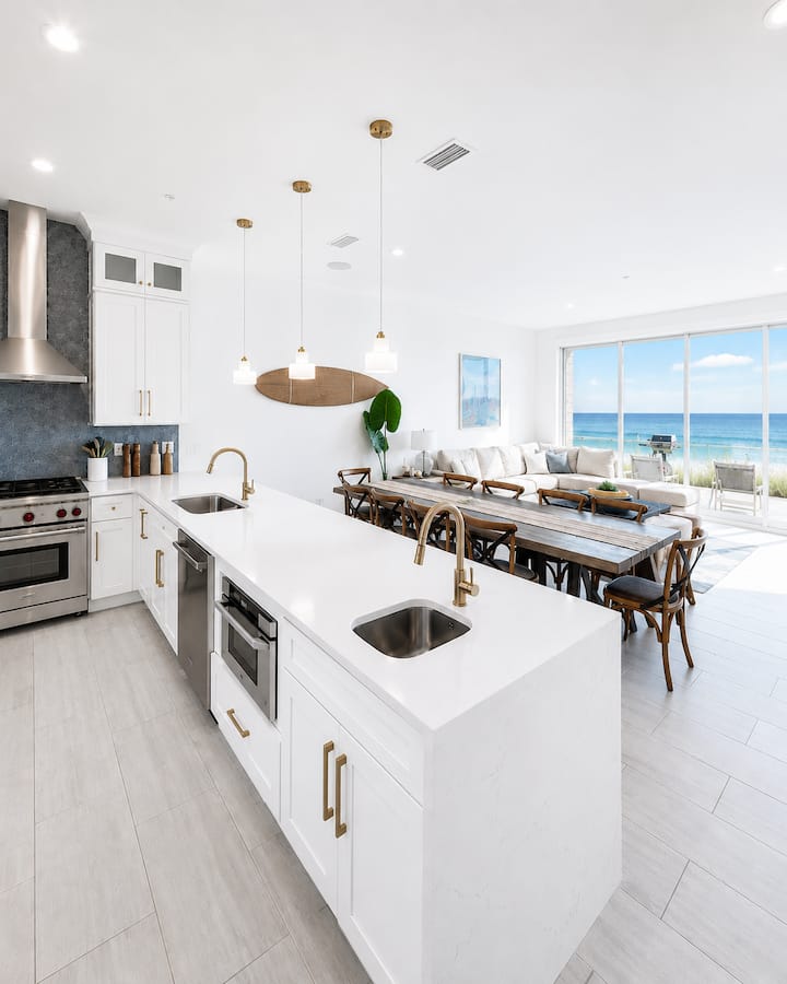 Beachfront Destin Retreat | Rooftop Pool | Slps 16 - Destin, FL