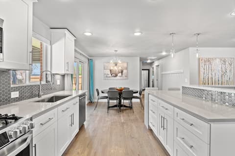 Mtn Views - 4 FULL Bath - Patio - BBQ - Games