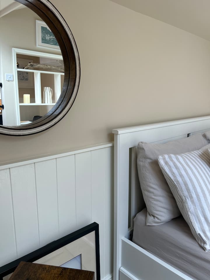 The Snug, A Tiny Home On A Golf Course By The Sea - Minehead