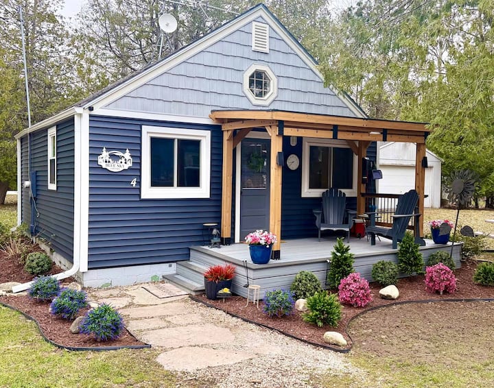 Blue Sky Cottage: Sunset Shores Kangaroo Lake - Baileys Harbor, WI