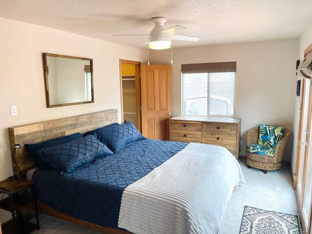 Quiet Spacious Woodstock Retreat gallery image 3