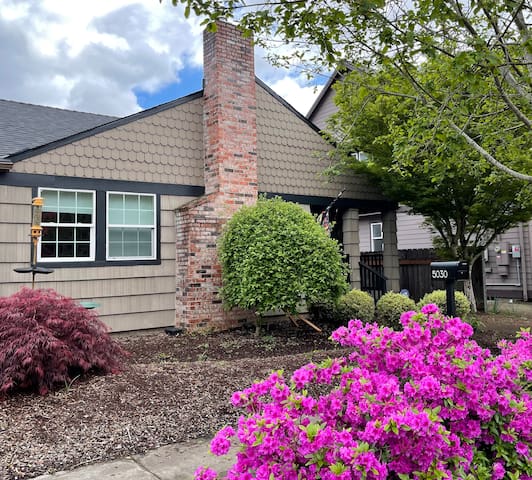 Quiet Spacious Woodstock Retreat