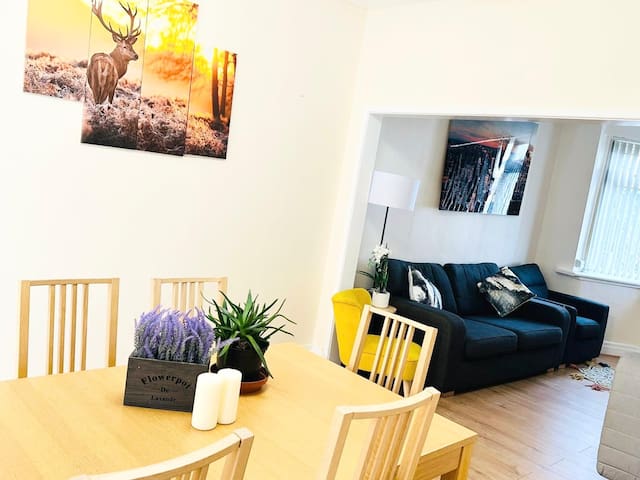 Cosy house in Old Trafford gallery image 3