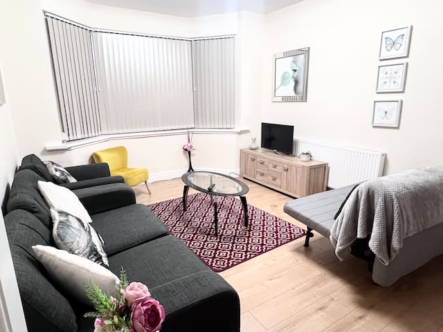 Cosy house in Old Trafford gallery image 4