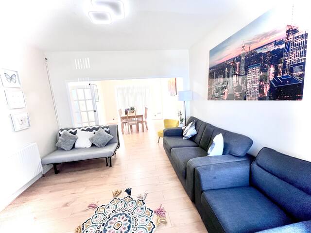 Cosy house in Old Trafford gallery image 2