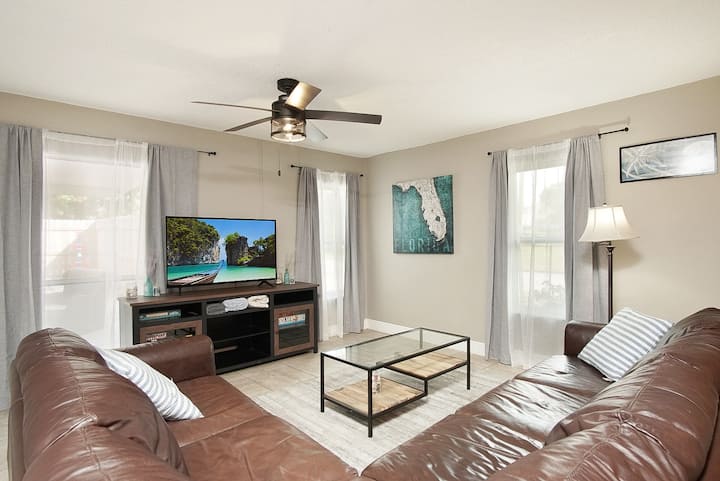 Nautical Fun House W/arcade Mins From Beach+town - Fort Pierce, FL