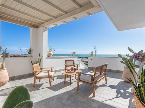Casa Mira |Sea View, 8min from FCO 20min from Rome