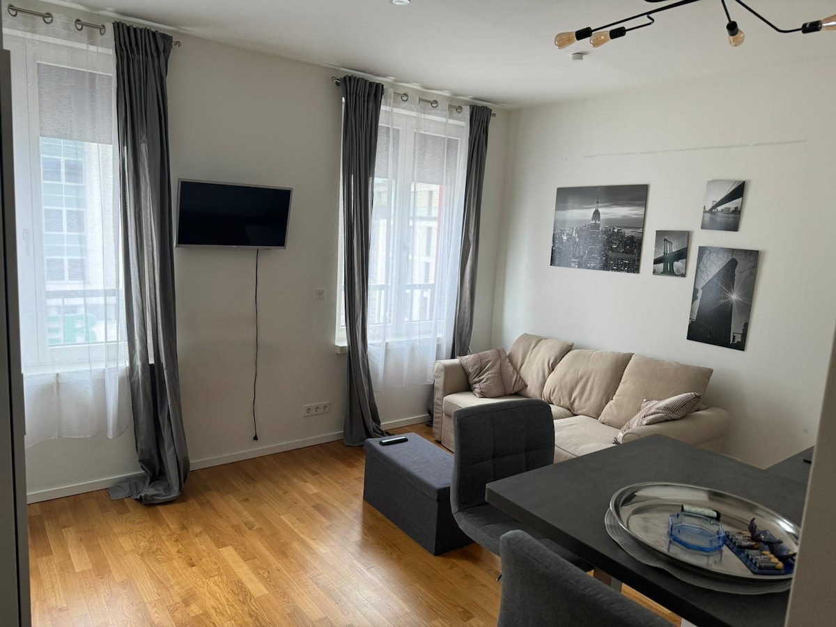 Successful Airbnb property: Berlin Apartment Genthiner 1 in Tiergarten