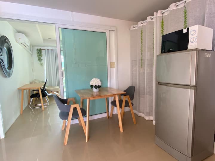 Lovely Beach Front Apt W/ Balcony - Provincia de Phuket