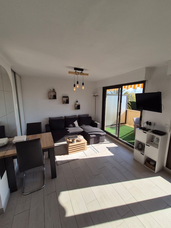 Superbe T2 - 200m De La Mer - Piscine - Parking - Villeneuve-Loubet