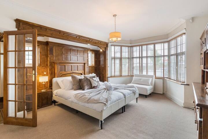 13-Bed London Gem, Opposite Tube