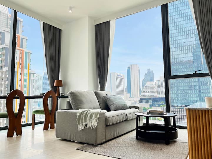 Užite si nádherný výhľad na mesto Bangkok vrátane ikonickej veže Mahanakorn (najvyššia budova) zo svojej izby. 