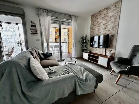 2-bedroom apartment close to the tram with terrace and garage