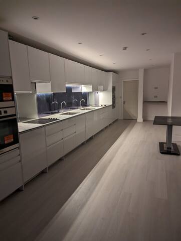 Luxury Home park in front BR5+/-Church hall