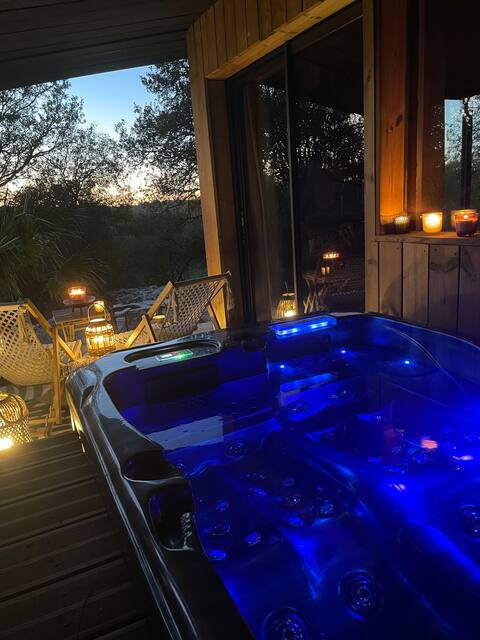 Lodge with Jacuzzi near Padirac and Rocamadour