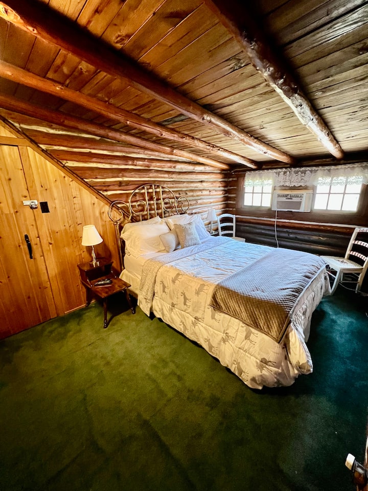 阁楼卧室（二楼）