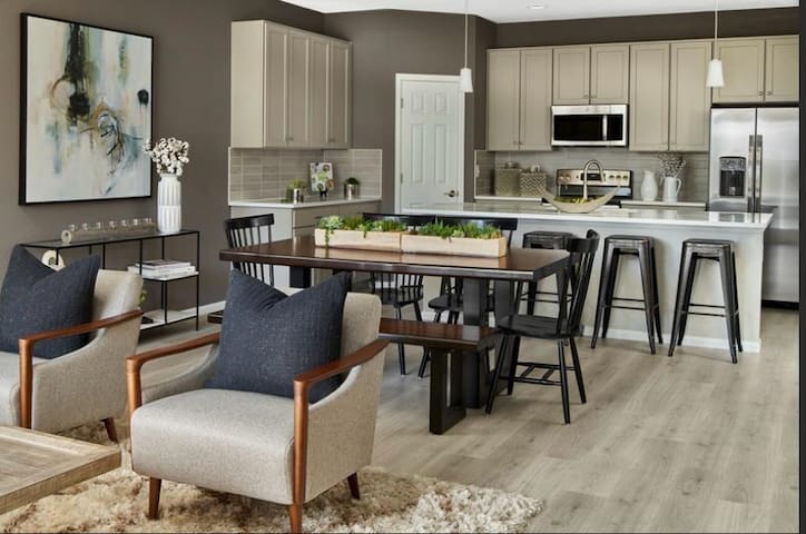 Lavish Home Near Gaylord and Denver Airport gallery image 3