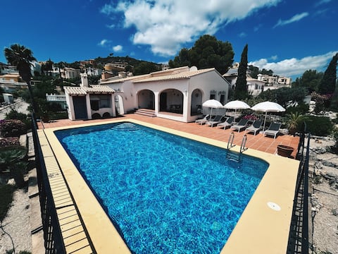 Authentic villa with private pool & stunning view