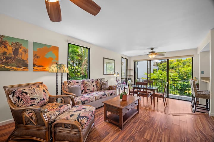 Enjoy the comfort of the living room with tasteful, tropical furnishings that include a pull-out, Queen sleeper sofa for an extra guest.