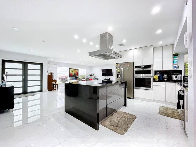 Chic Retreat Near Sawgrass Mall gallery image 3