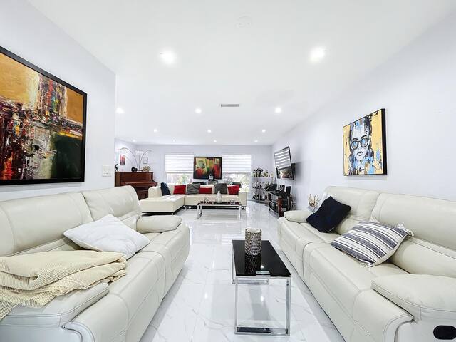 Chic Retreat Near Sawgrass Mall gallery image 2