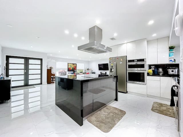 Chic Retreat Near Sawgrass Mall