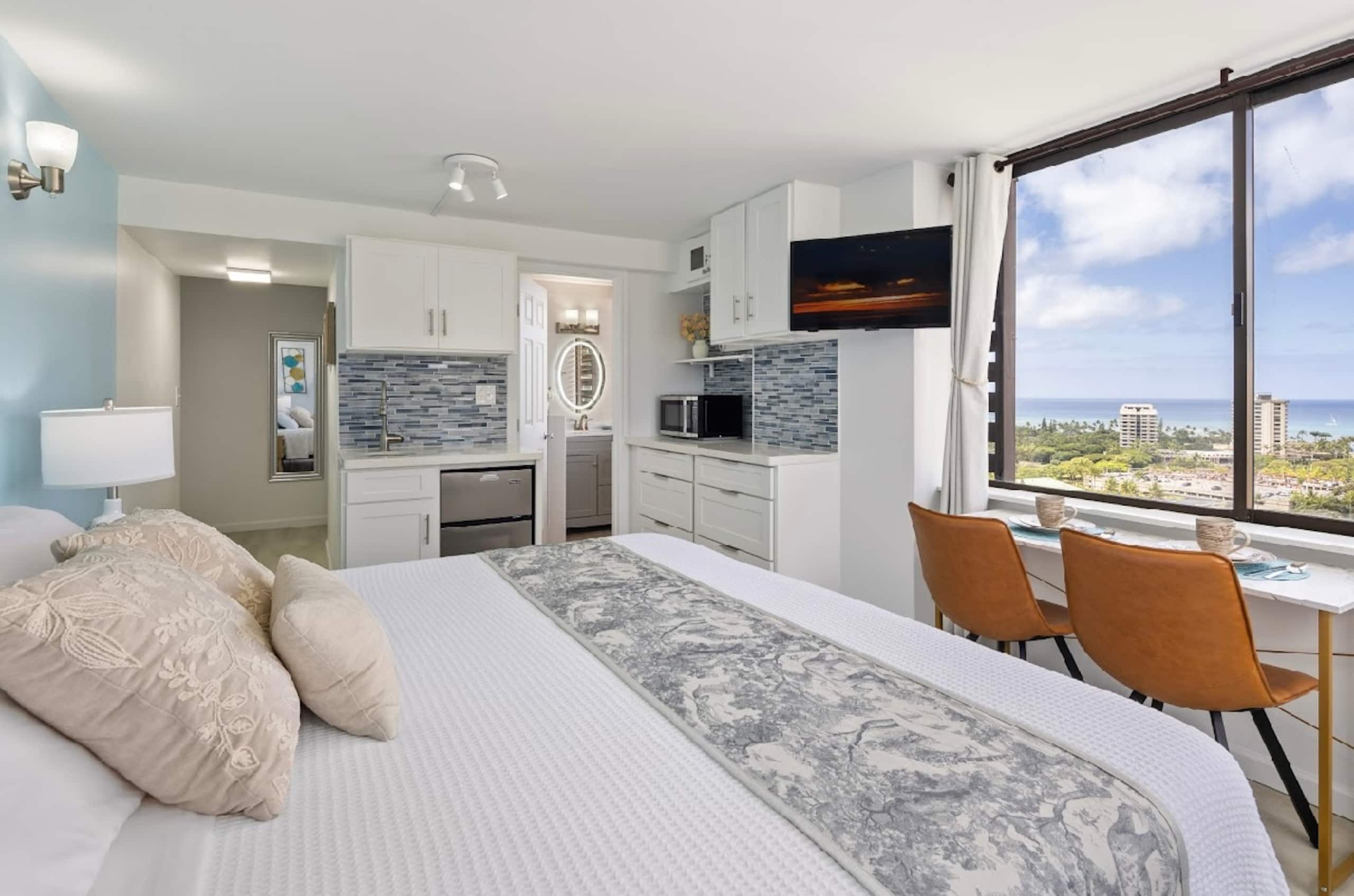 Exquisite Ocean View Renovated Studio w/King Bed - Image 1
