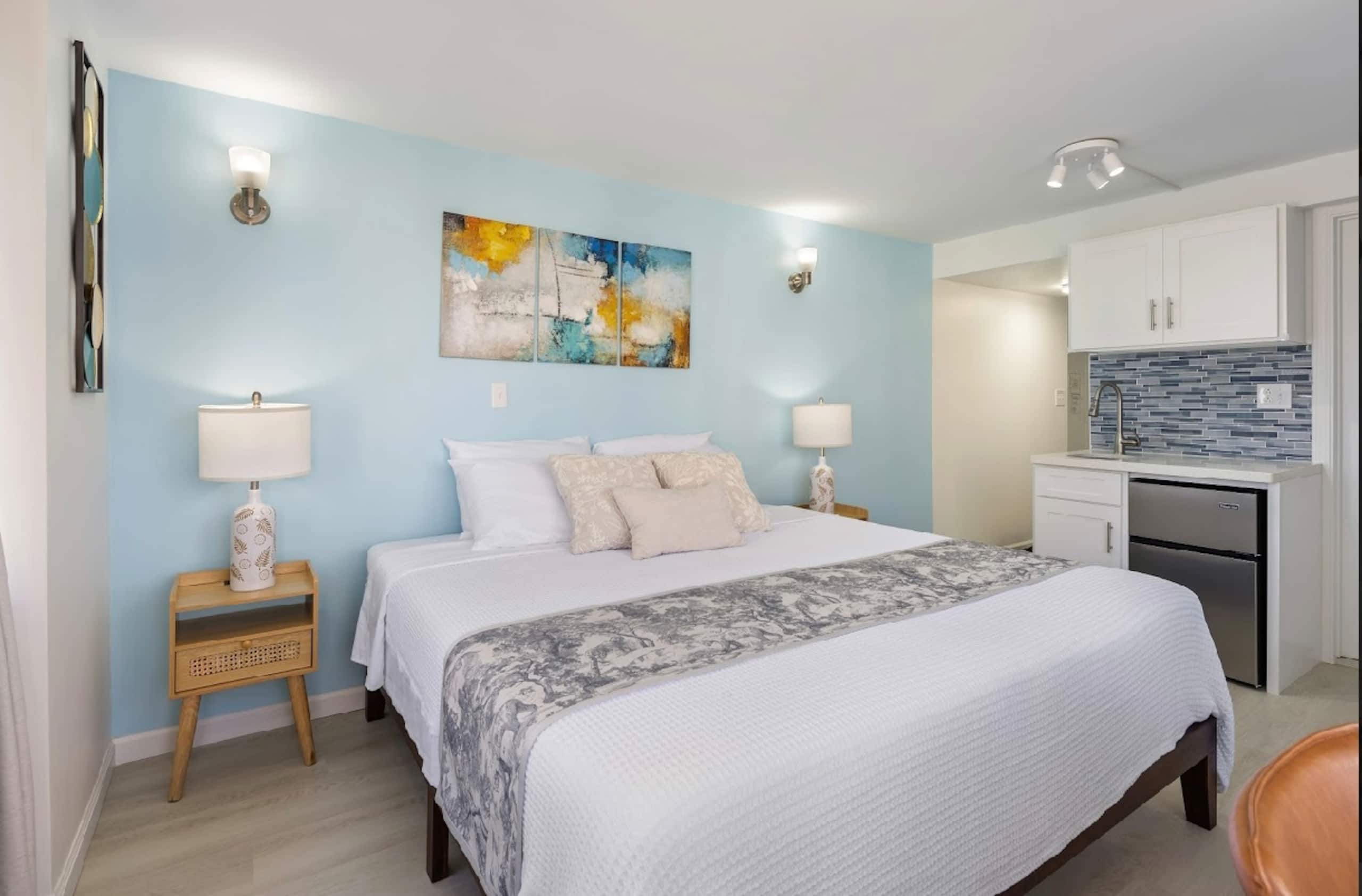 Exquisite Ocean View Renovated Studio w/King Bed - Image 17