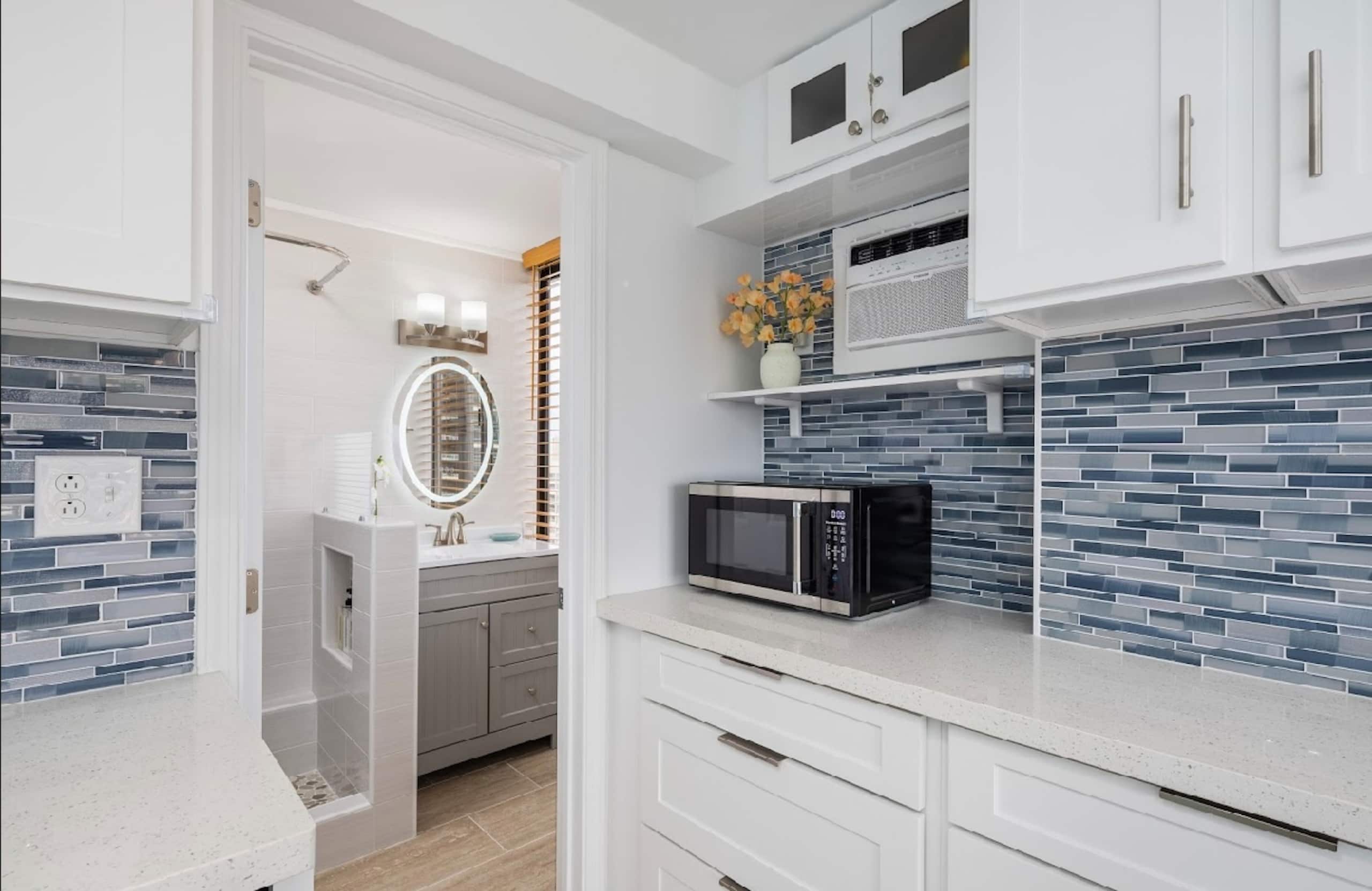 Exquisite Ocean View Renovated Studio w/King Bed - Image 9