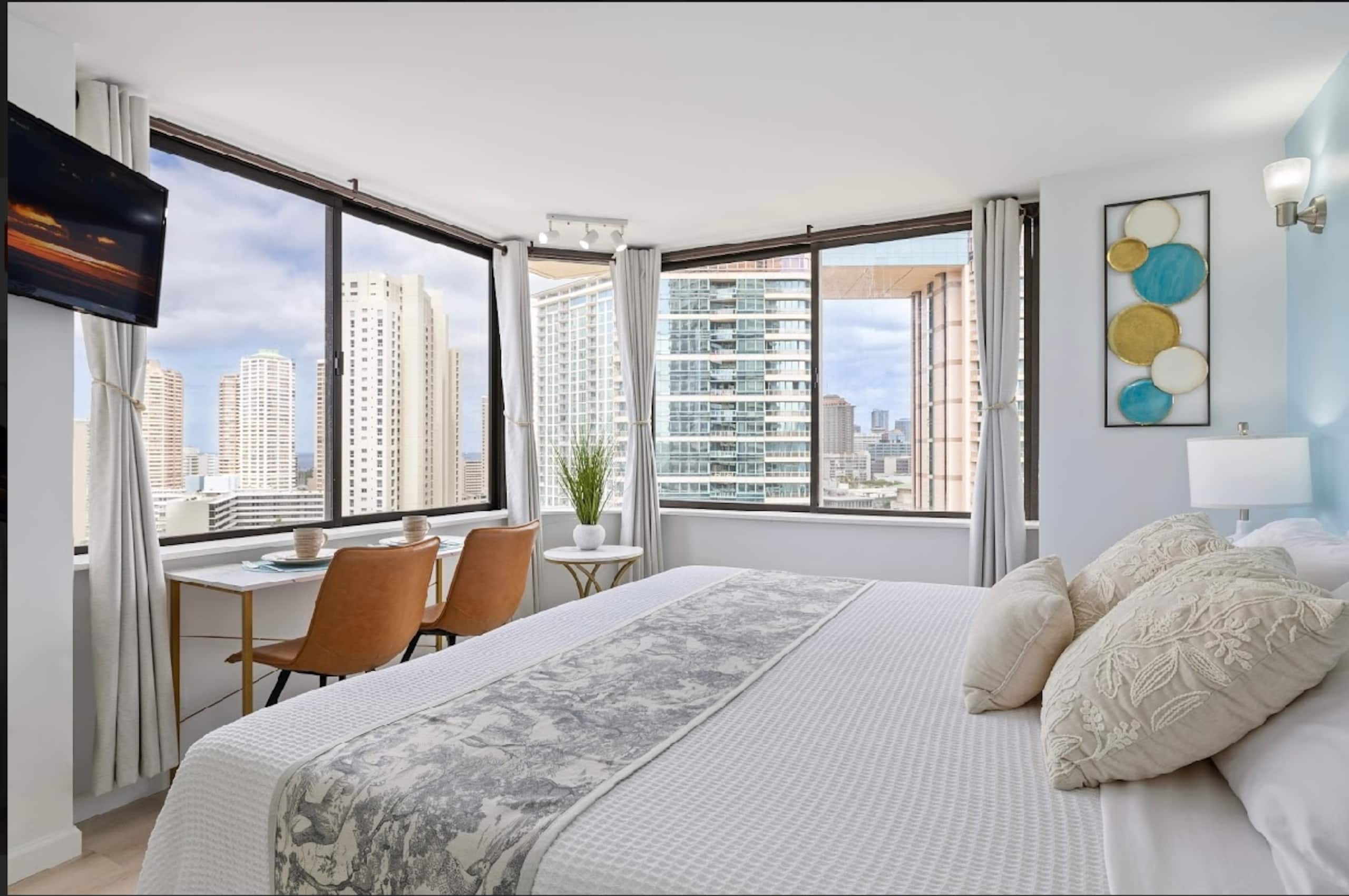 Exquisite Ocean View Renovated Studio w/King Bed - Image 15