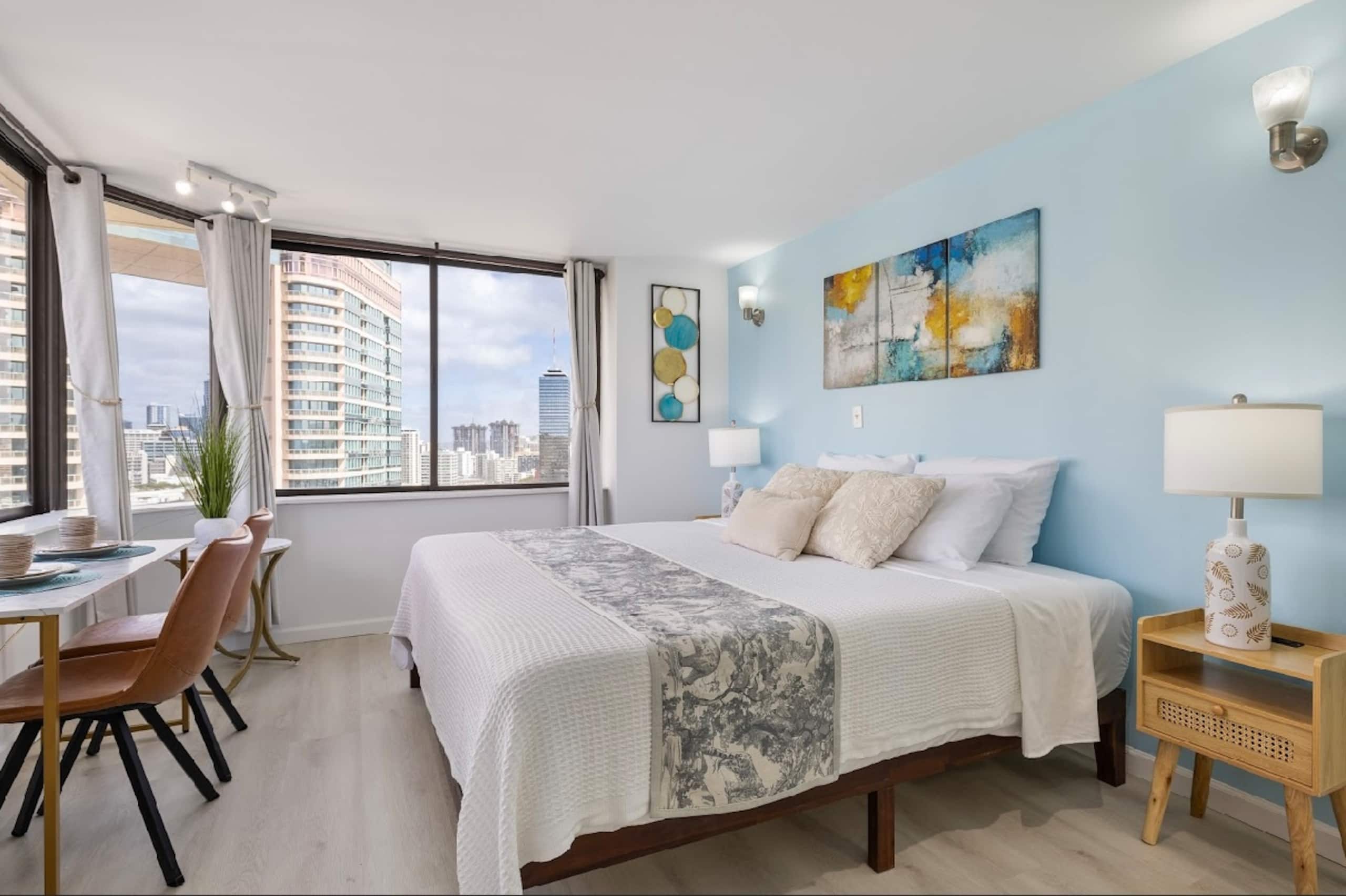 Exquisite Ocean View Renovated Studio w/King Bed - Image 14