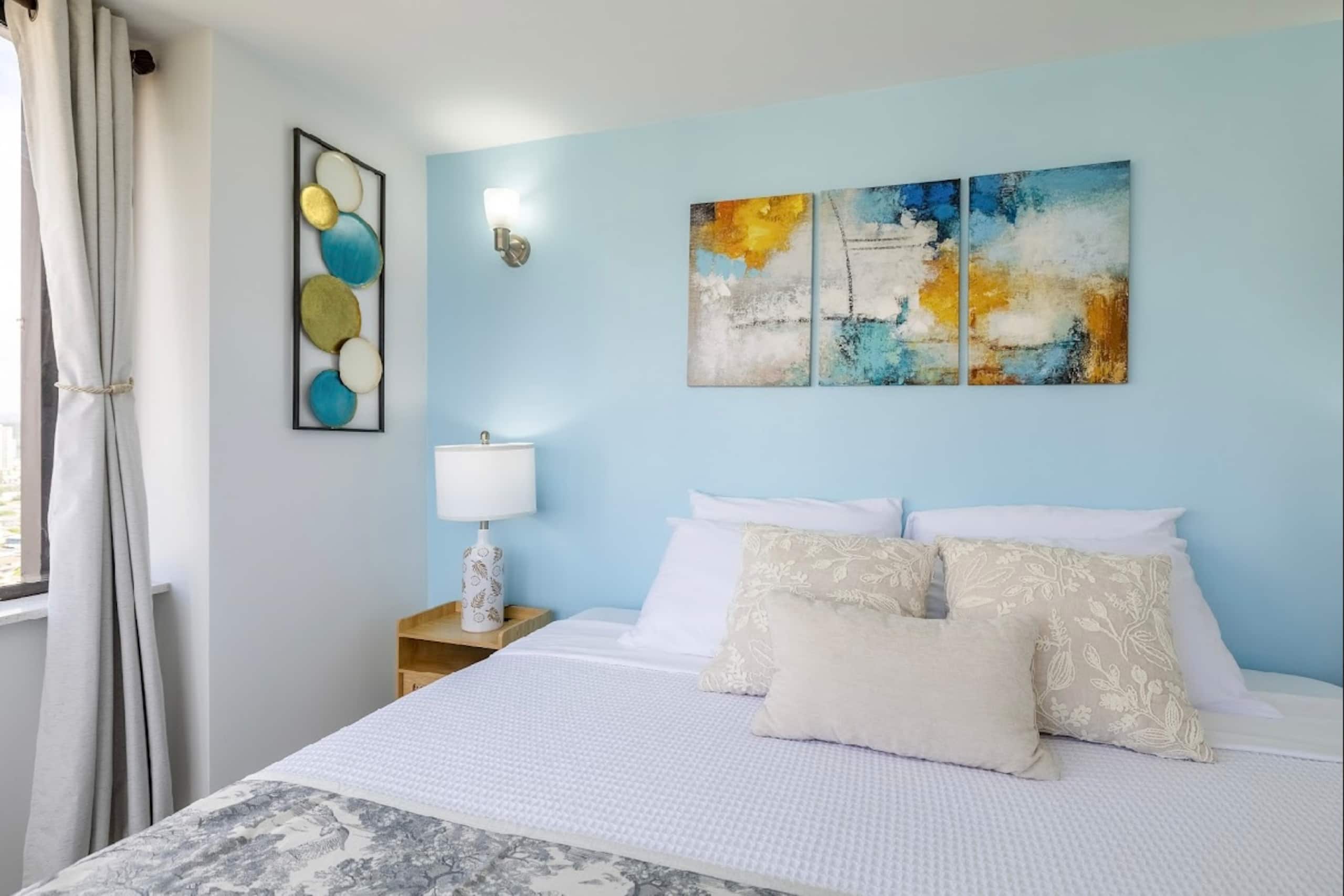 Exquisite Ocean View Renovated Studio w/King Bed - Image 18