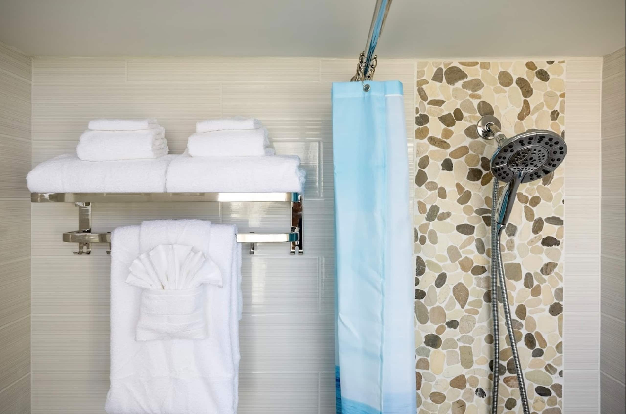 Exquisite Ocean View Renovated Studio w/King Bed - Image 11