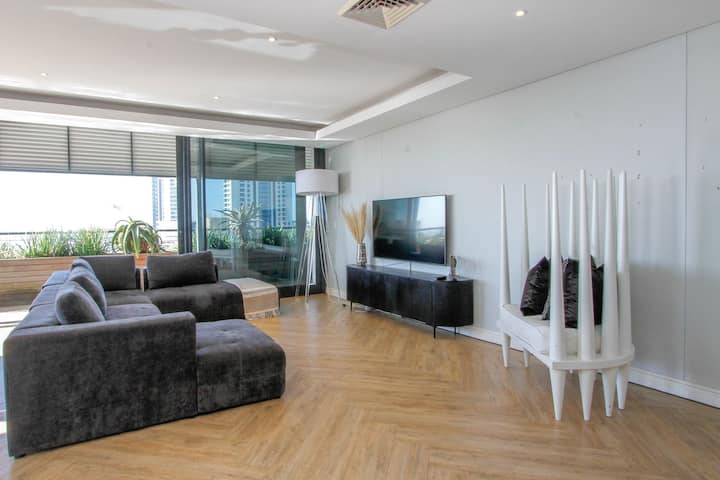 Luxury Rooftop Penthouse With Private Pool - Umhlanga