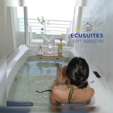 Suite with Balcony and Jacuzzi Ocean Club II