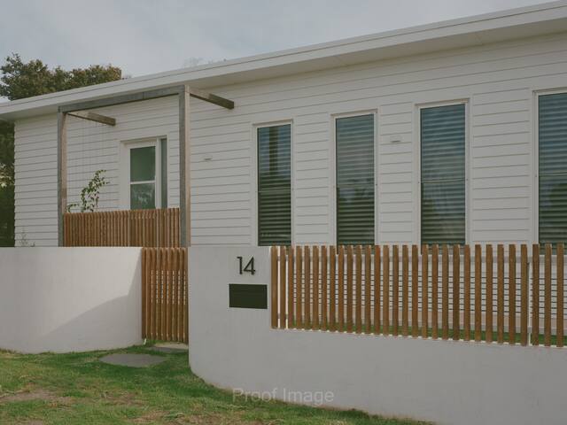 Torquay Beach House gallery image 2