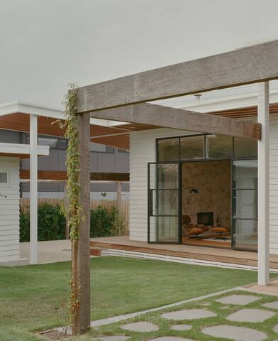 Torquay Beach House gallery image 4