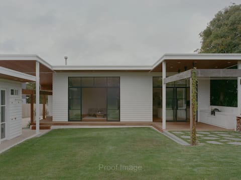 Popular Airbnb listing: Torquay Beach House in Torquay