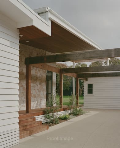 Torquay Beach House gallery image 5