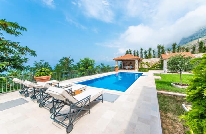 Villa For Rent In Krstac - Budva