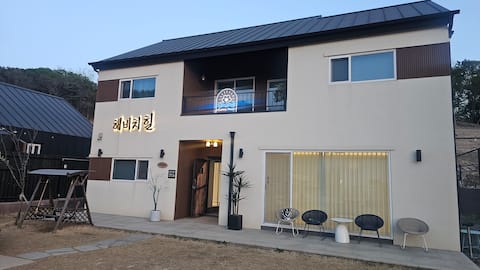 Haevichi Hill
A private and quiet country house 
From May, swimming pool opening, various gatherings