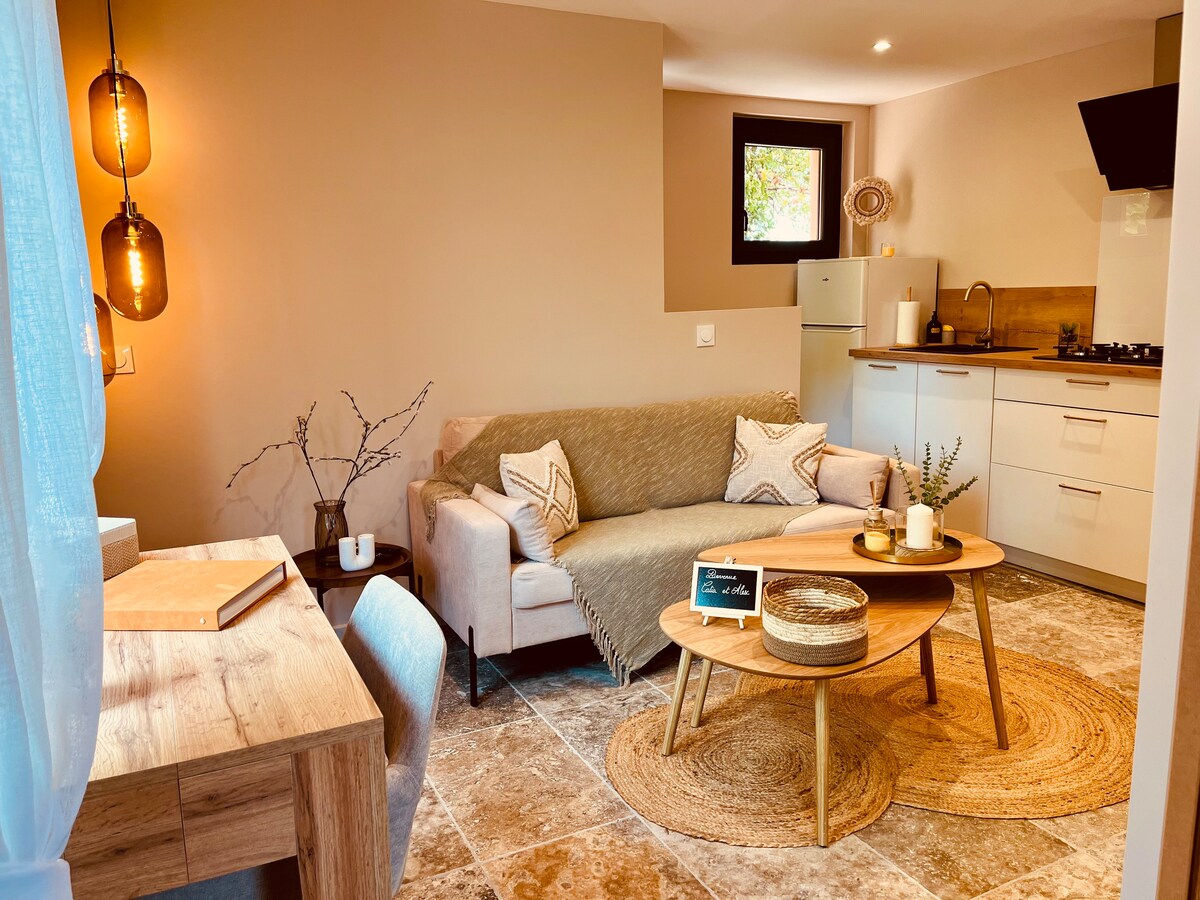 Top performing Airbnb: Comfortable sunny cottage for 2 people in Saint Raphaël