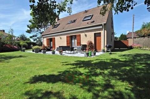 Family-friendly house 300 m from the beach