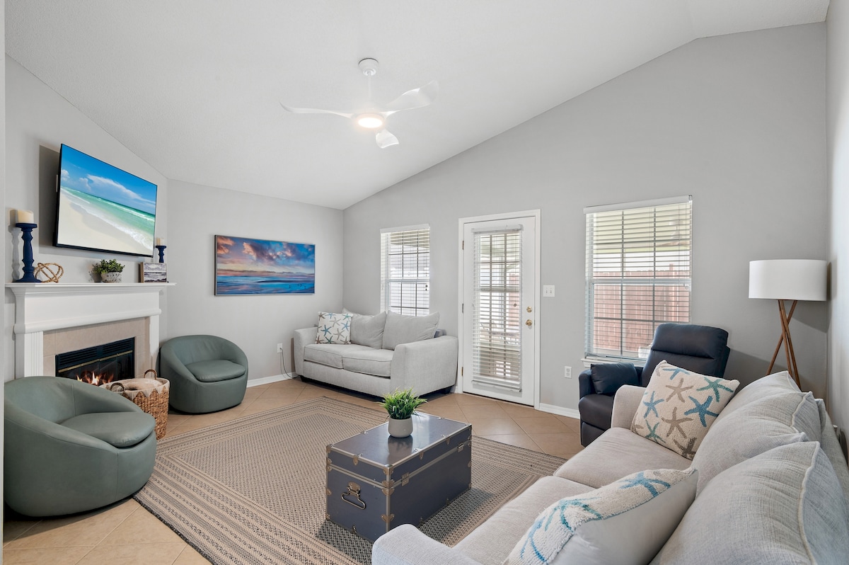 Top performing Airbnb: A Wave From It All-FREE GOLF CART & Beach Chairs in Crestview / Fort Walton Beach / Destin