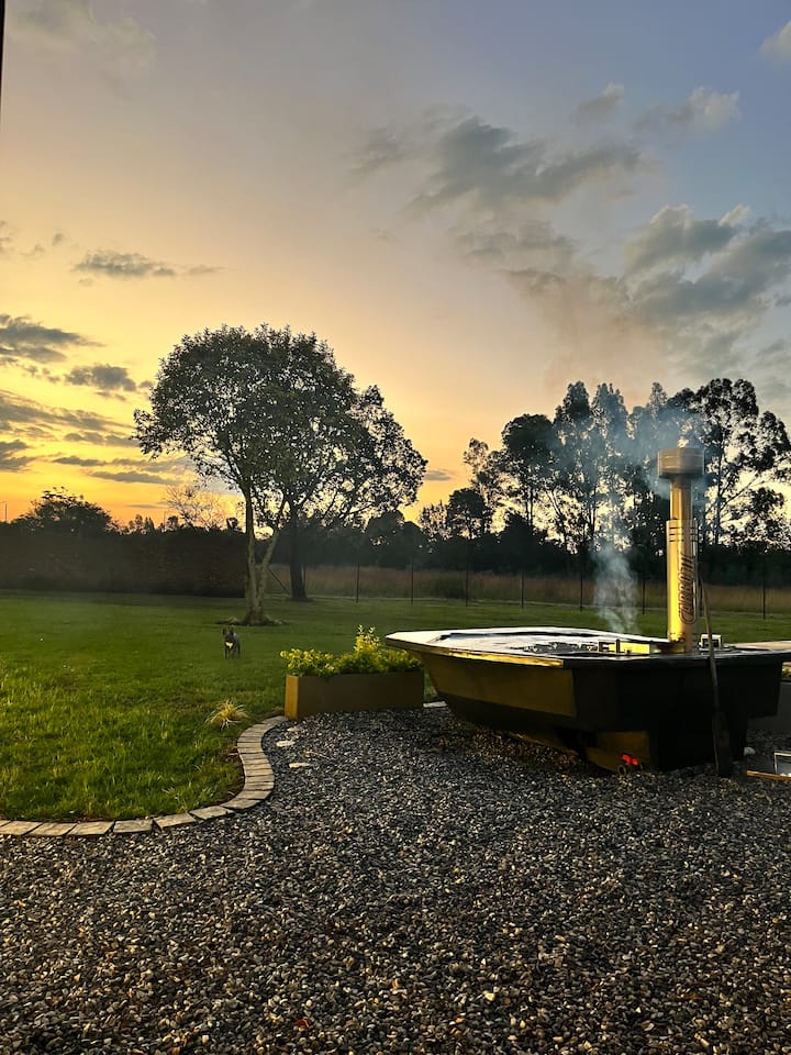 Sunset Farm Escape with Outdoor Tub and Fire Boma